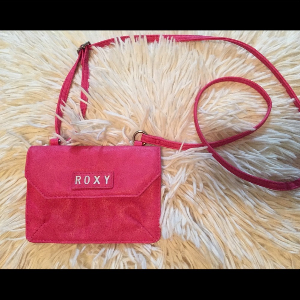 Pink over the shoulder wallet! 💕